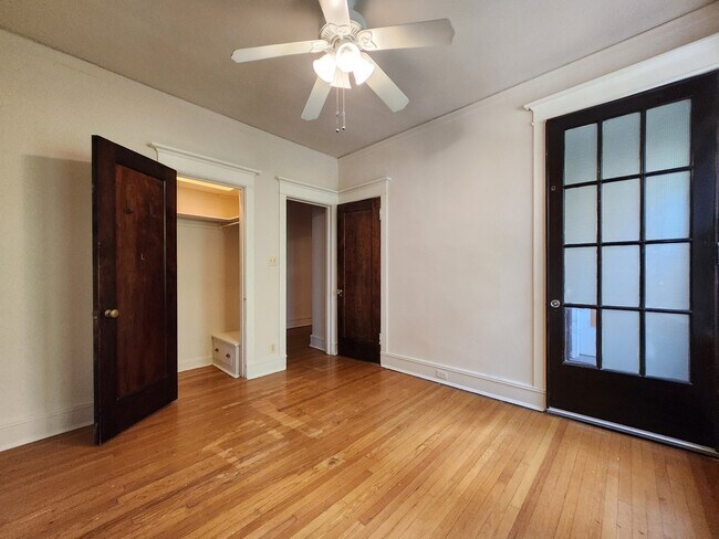 Building Photo - 5600 S Dorchester Ave