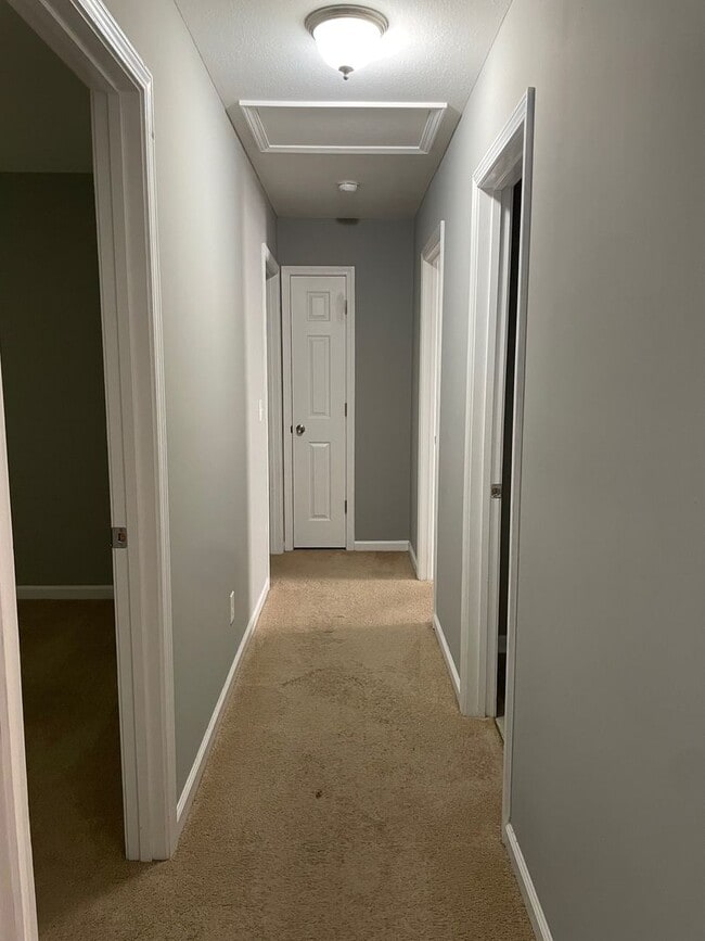 Building Photo - 3 BDRM 2 BA HOME BUILT IN 2004, 1208 SQ FT...
