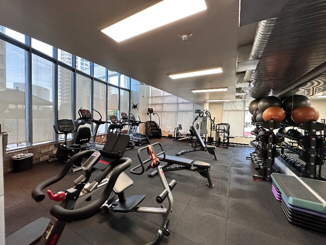 Building Photo - 654 Front St