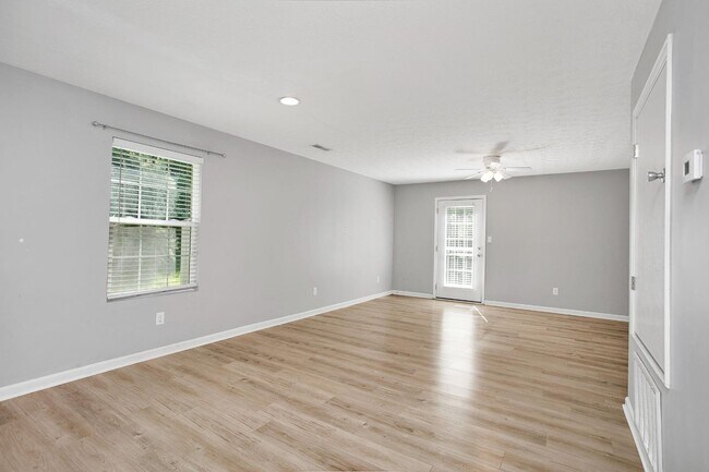 Building Photo - 6694 S Wilson Rd