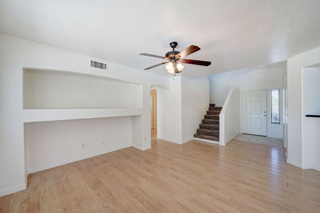 Building Photo - READY TO VIEW NOW! Beautiful 4 Bed 2.5 Bat...