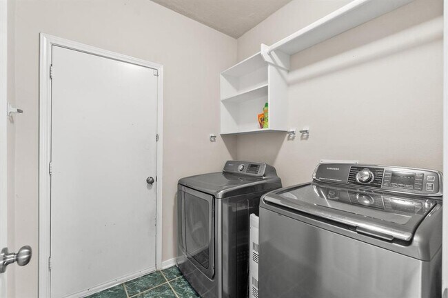 Building Photo - 3603 Heritage Colony Dr