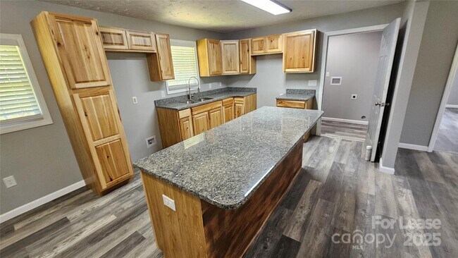 Building Photo - 355 Round Knob Church Rd