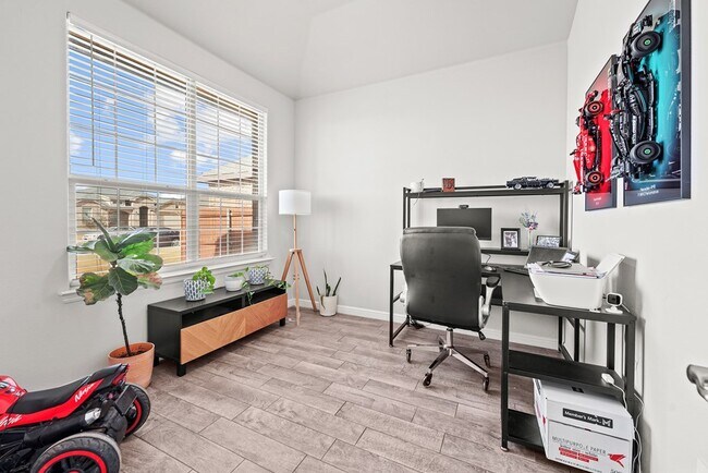 Building Photo - 602 Dupont Ct