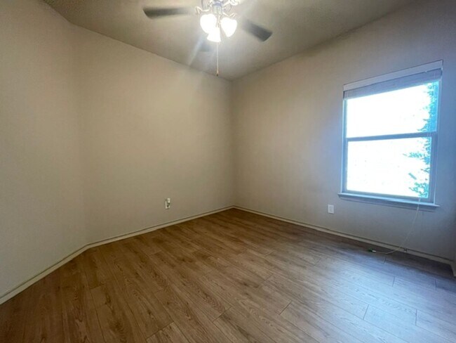 Building Photo - 4605 Hidden Meadows Trail
