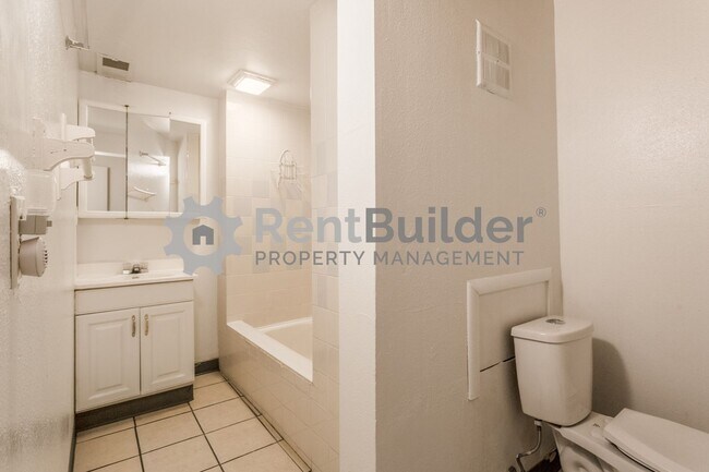 Building Photo - 1605 Coal Ave SE