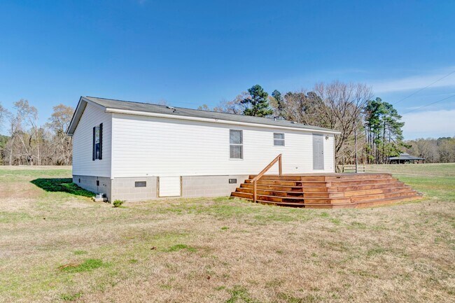 Building Photo - 3 Bedroom/2 Bathroom Equine Farm Home