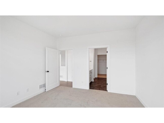 Building Photo - 2133 Westpointe Dr