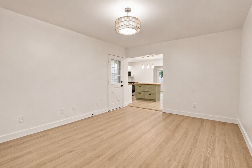 Building Photo - 41 Cranbrook Rd