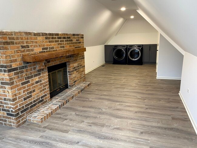 Building Photo - 1346 Leverenz Rd