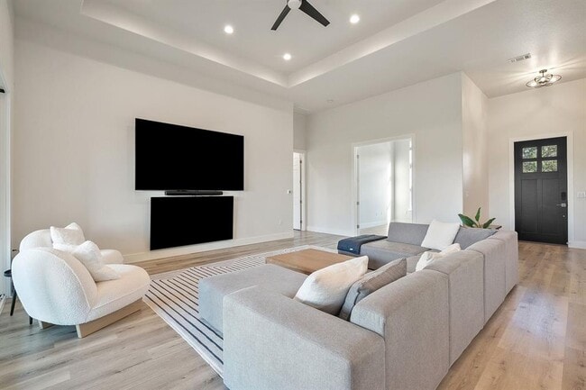 Building Photo - 20704 Leaning Oak Dr