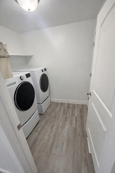 Building Photo - 8655 N Oakridge Aly