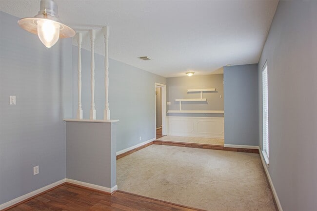 Building Photo - 9710 Springmont Dr