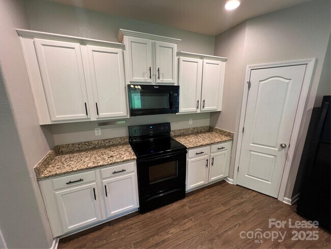 Building Photo - 8240 Paw Valley Ln