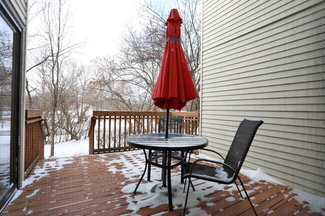 Building Photo - 966 N Auburn Woods Dr