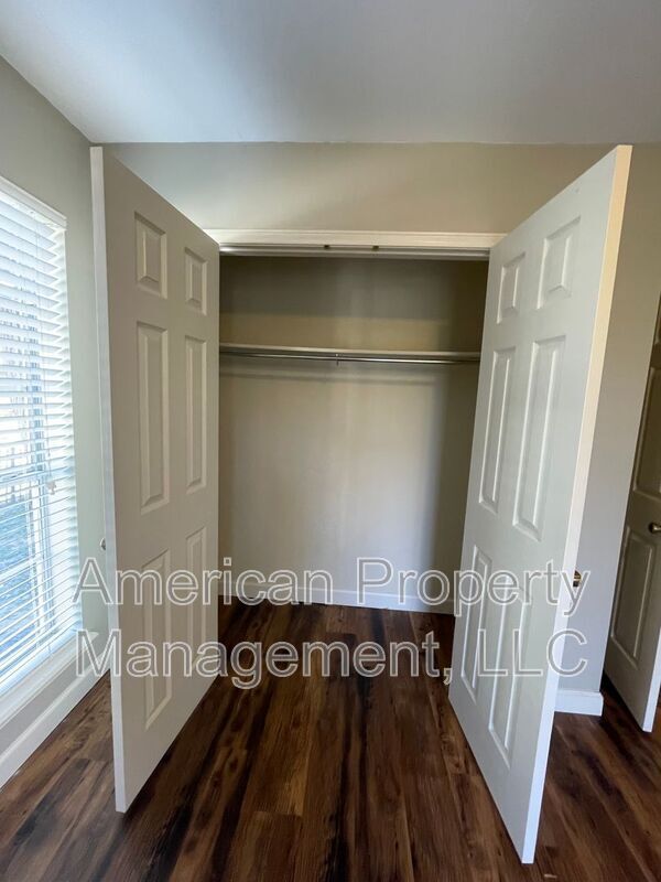 Building Photo - 5512 Columbia Ct