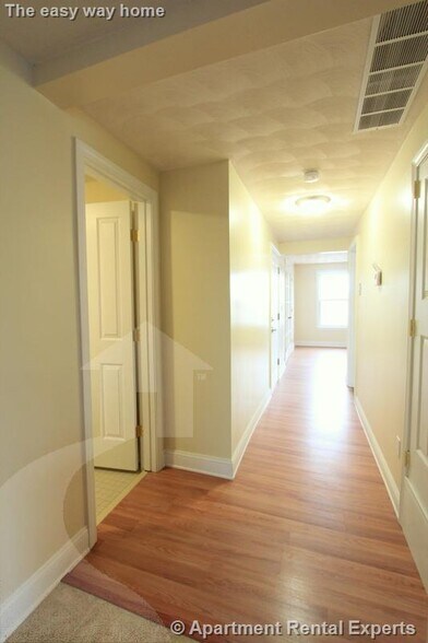 Building Photo - 6 Douglass St