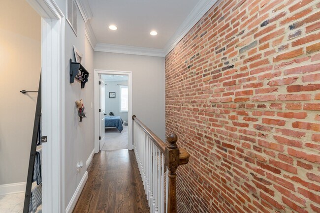 Building Photo - 216 S Robinson St
