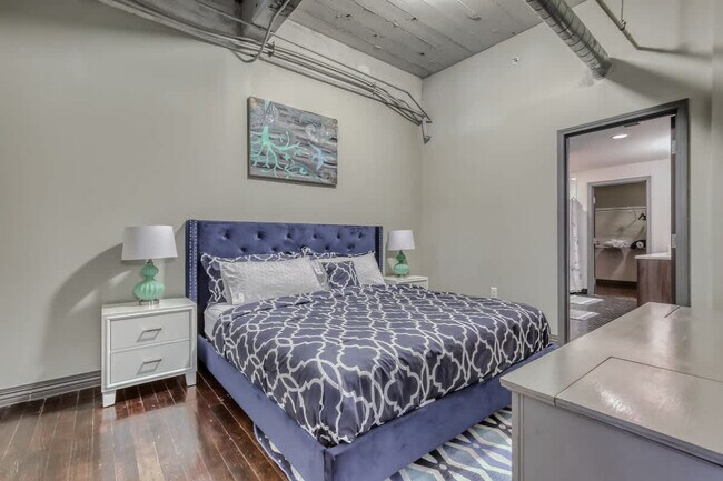 Building Photo - 500 S Ervay St