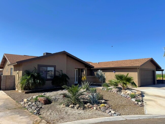 Primary Photo - 3 BEDROOM HOME IN TIERRA MESA!