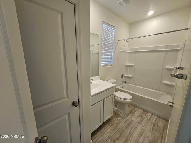 Building Photo - 3010 E Augusta Ave