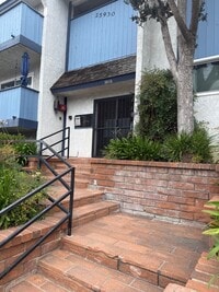 Building Photo - Remodeled 2 Bed, 2 Bath Condo in Quiet Gated Lomita Community