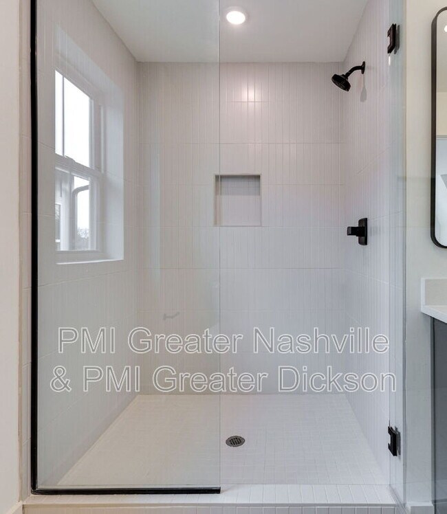 Building Photo - 537 Midnight Wy