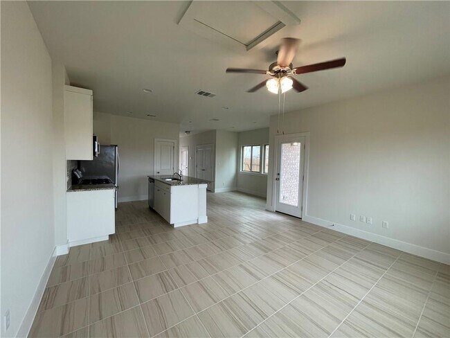 Building Photo - 526 White Steppe Way
