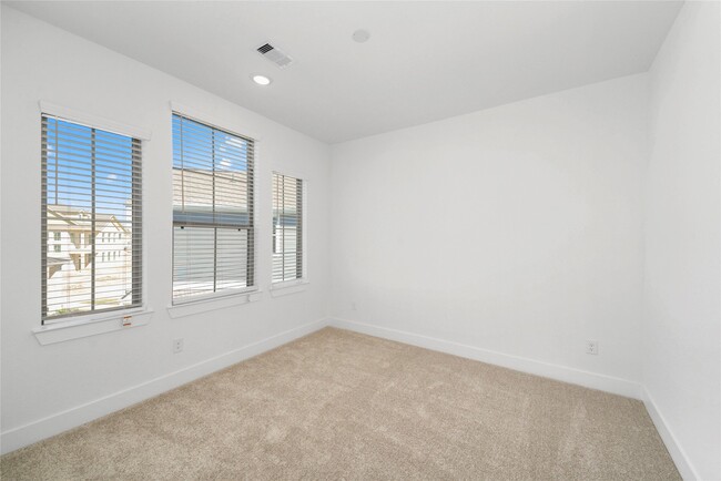 Building Photo - 18823 River Overlook Ct