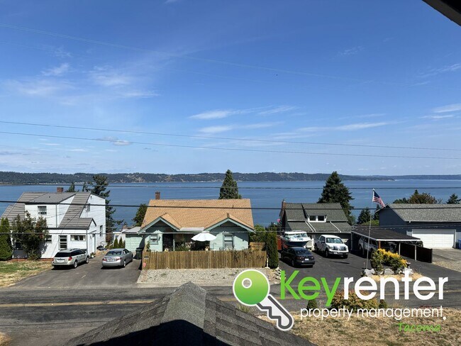 Building Photo - Stunning 2-Bedroom Tacoma Home with Dash P...