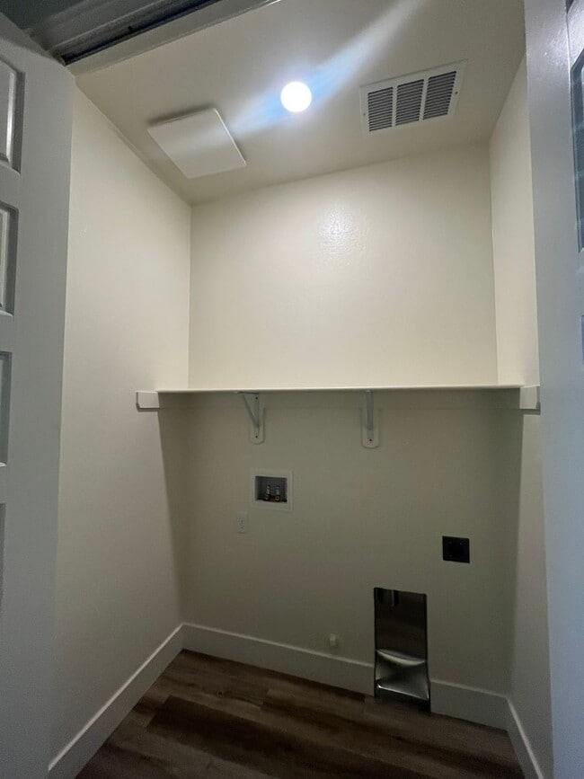 Building Photo - 2312 N Kayenta St