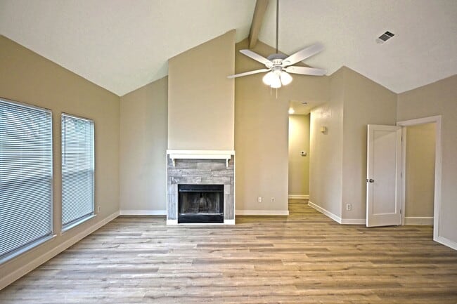 Building Photo - 772 Vista Pkwy