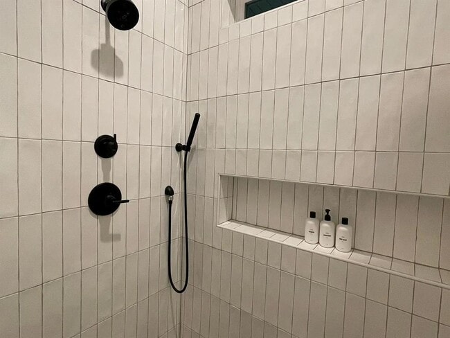 Building Photo - 910 Gullett St