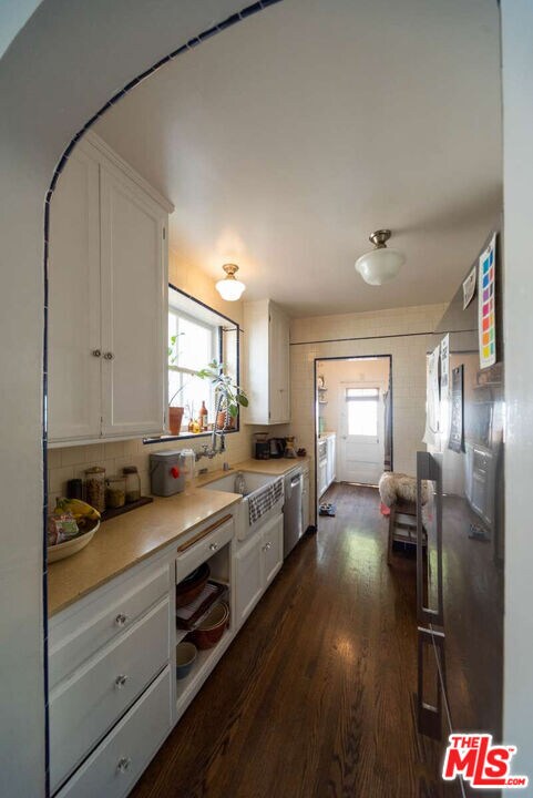 Building Photo - 2424 Canyon Dr