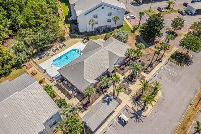Building Photo - Destin Condo with Great Amenities