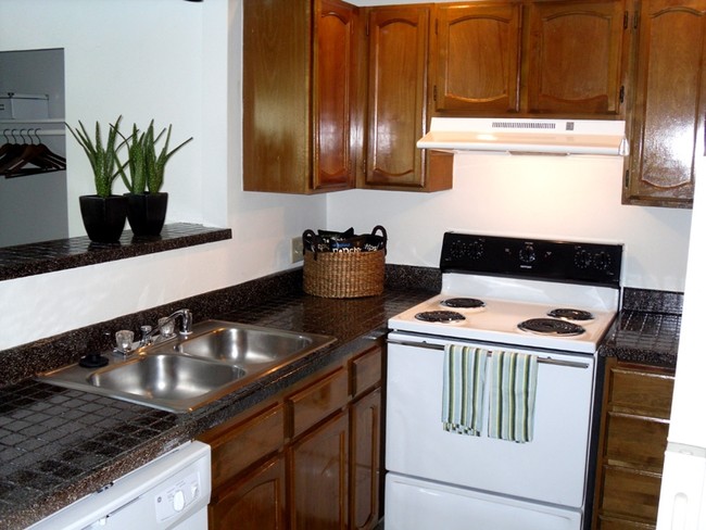 Kitchen - Riverstone Apartments