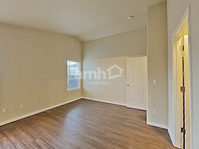 Building Photo - 13269 SE Piper Dr