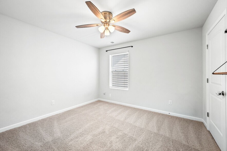 Building Photo - 7277 Sunny Parks Dr