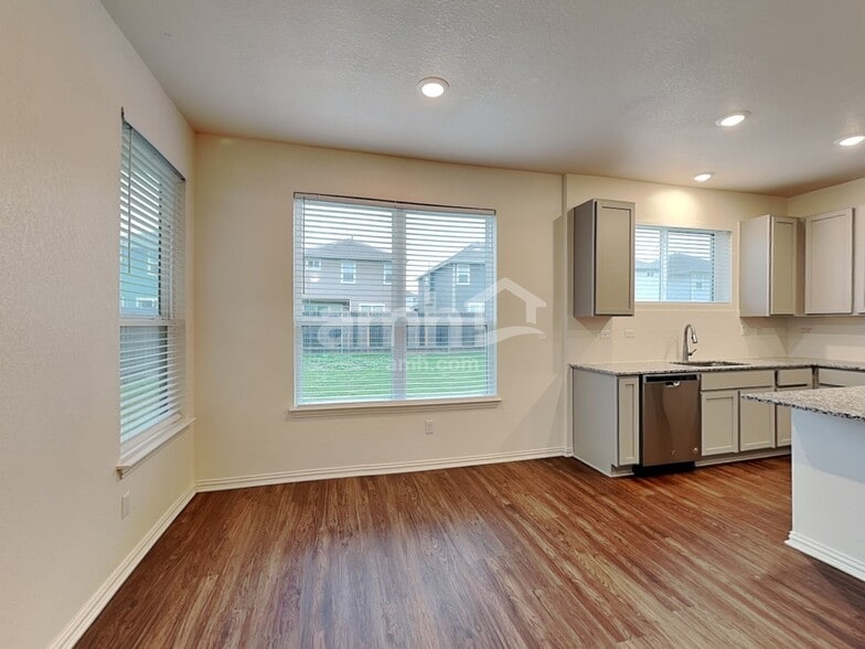 Building Photo - 2717 Lillybrook Ln