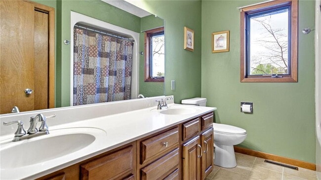 Building Photo - Spacious 4-Bedroom Home with Fenced Yard, ...