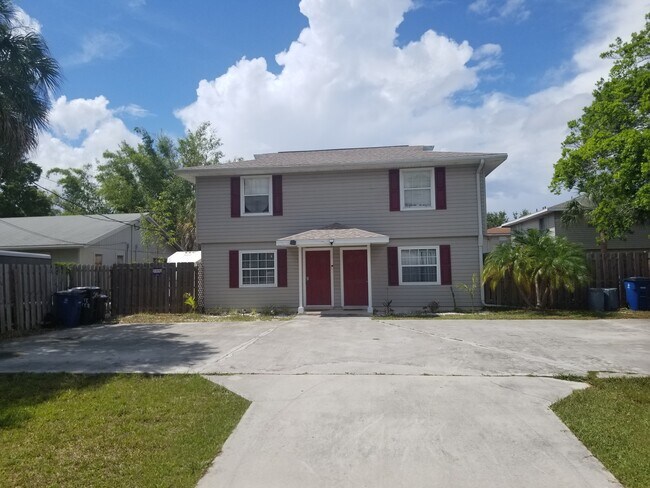 Right side of Duplex - 17317 Whitewater Ct
