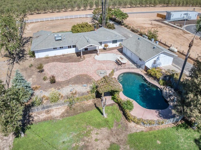 Building Photo - 4105 E Perrin Ave