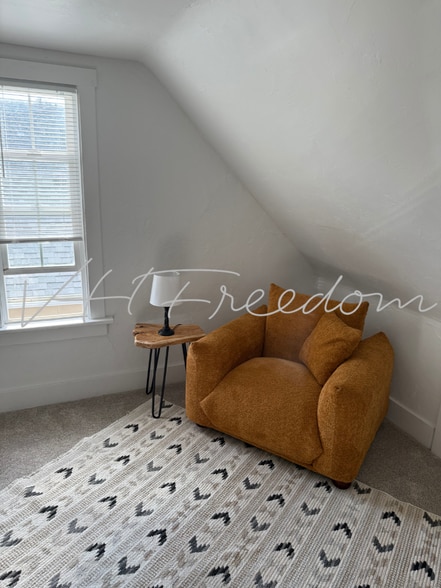 Building Photo - 826 7th Ave N