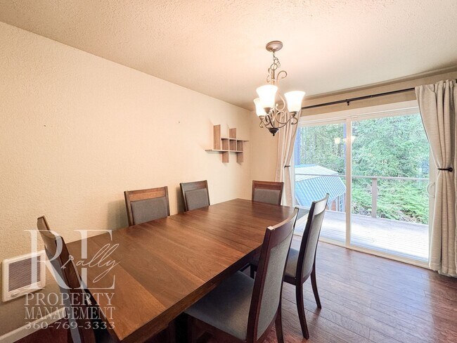 Building Photo - Bright & Spacious Split-Level Home with Gourmet Kitchen, Skylight & Expansive Yard