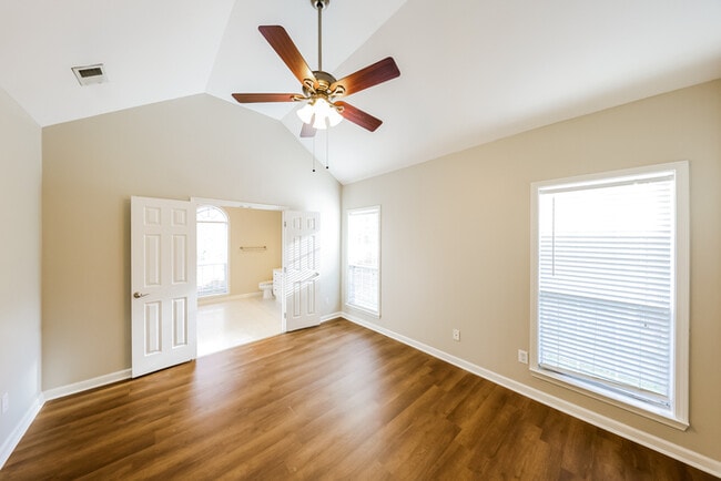 Building Photo - 376 Walker Way