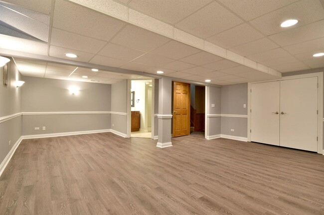 Building Photo - 171 Hale St