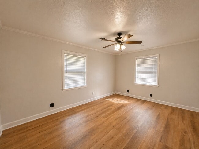 Building Photo - 6859 Roxbury Rd