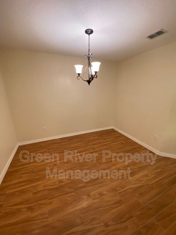 Building Photo - 1800 Green Springs Cir