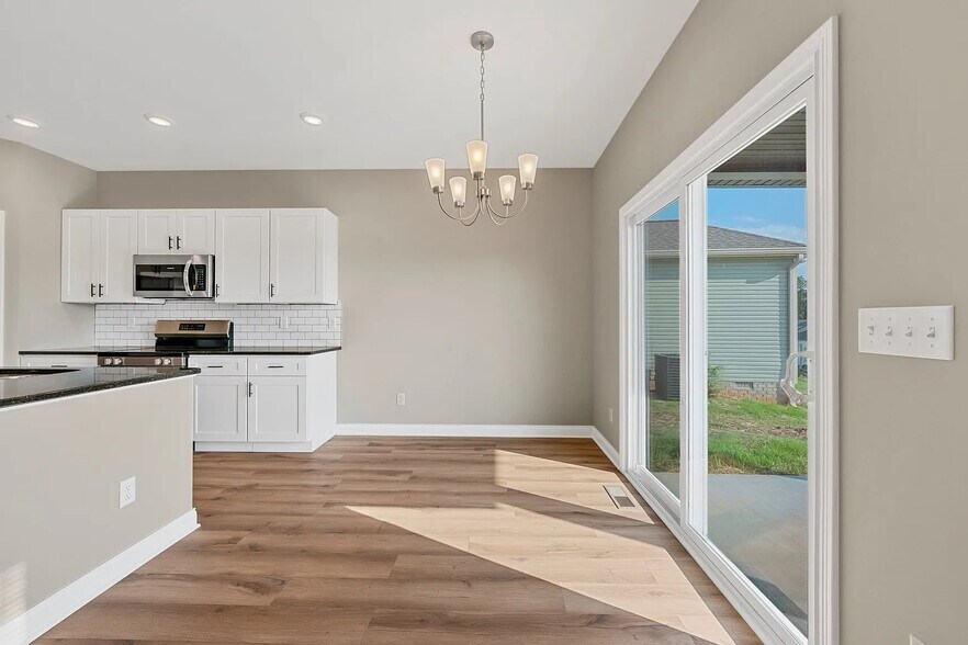 Building Photo - 2613 Cedrus Ave