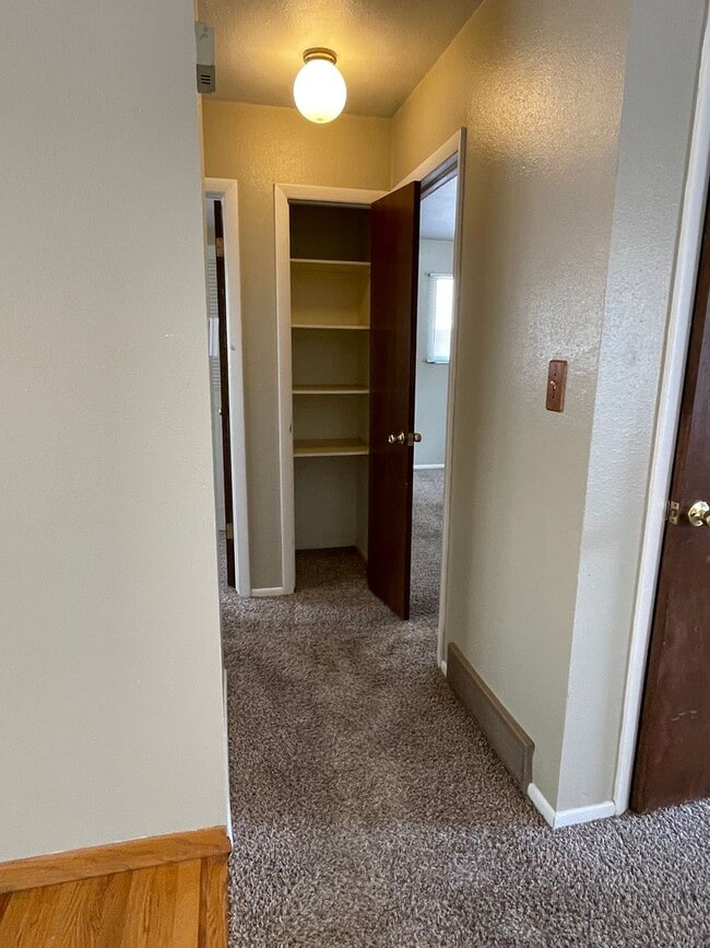 Building Photo - STUDENTS WELCOME! 4 Bed 2 Bath Home in West Ft Collins w/ Garage and Fenced Yard